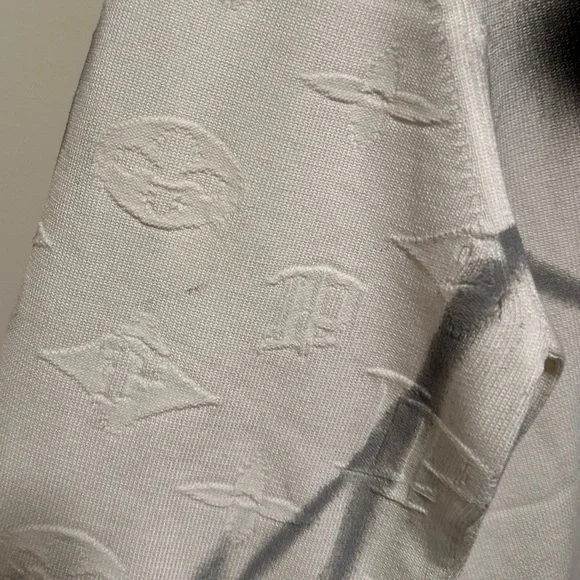 Left Point Rise to Reign Crewneck - Picture 9 of 10